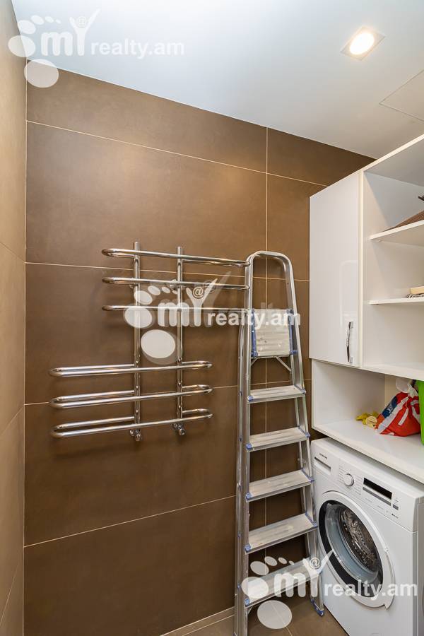 3 սենյականոց բնակարան  Հանրապետության փող, Կենտրոն Երևան, 143019