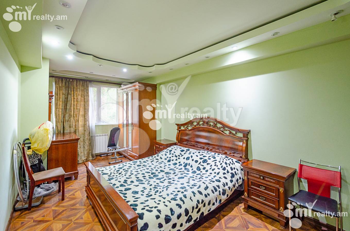 Купить 3 комнатную квартиру М.Хоренаци ул, Центр Ереван, 136398