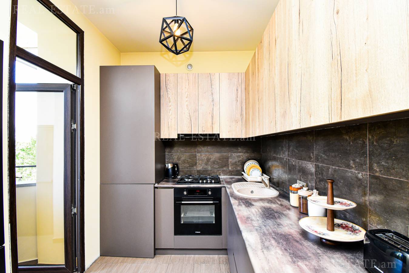 4 սենյականոց բնակարան  Կոմիտասի պող, Արաբկիր Երևան, 122871