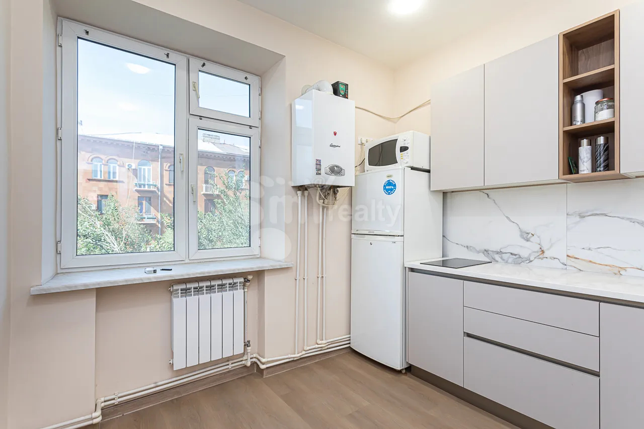 3 bedroom apartment for sale خیابان ماشتوتس, مرکز شهر ایروان, 157495