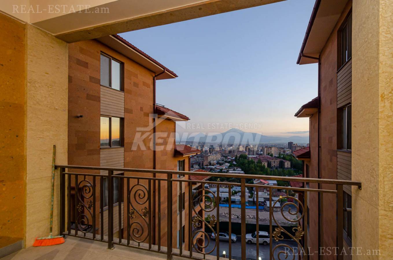 3 սենյականոց բնակարան  Անտառային փող, Կենտրոն Երևան, 140595