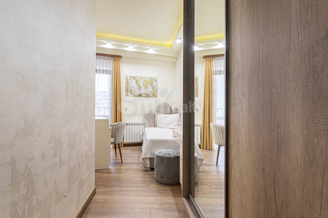 4 bedroom apartment for sale Yekmalyan St, Center Yerevan, 158585