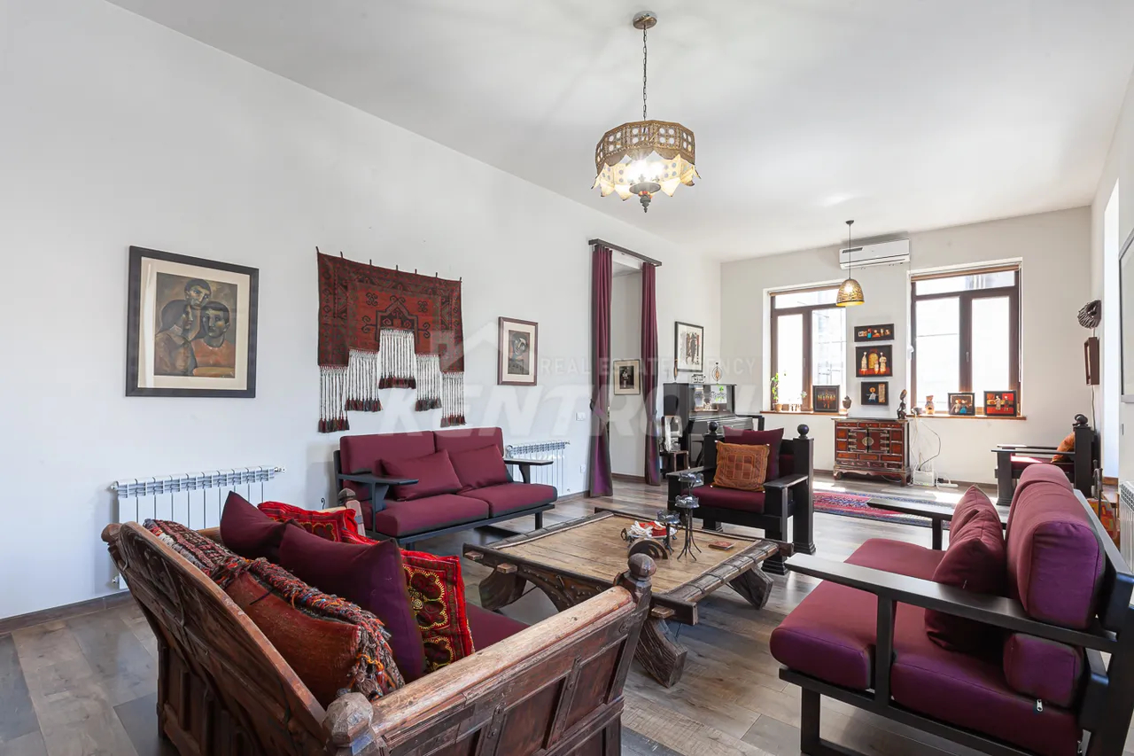 House for sale Fizkulturnikner St, Center Yerevan, 157324