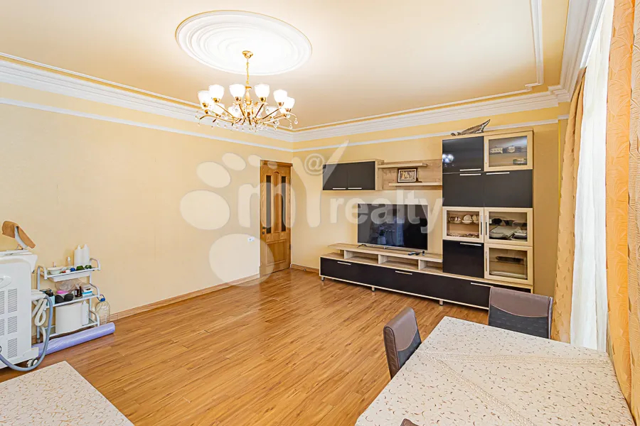 3 սենյականոց բնակարան վարձով Ռոստոմի փող, Կենտրոն Երևան, 159425