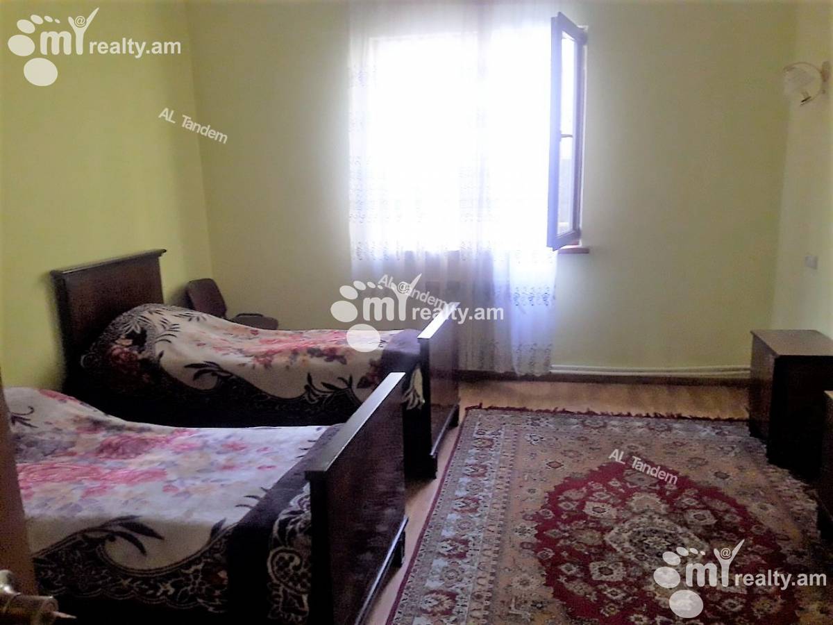 4 bedroom apartment for sale Zarobyan St, Center Yerevan, 128008