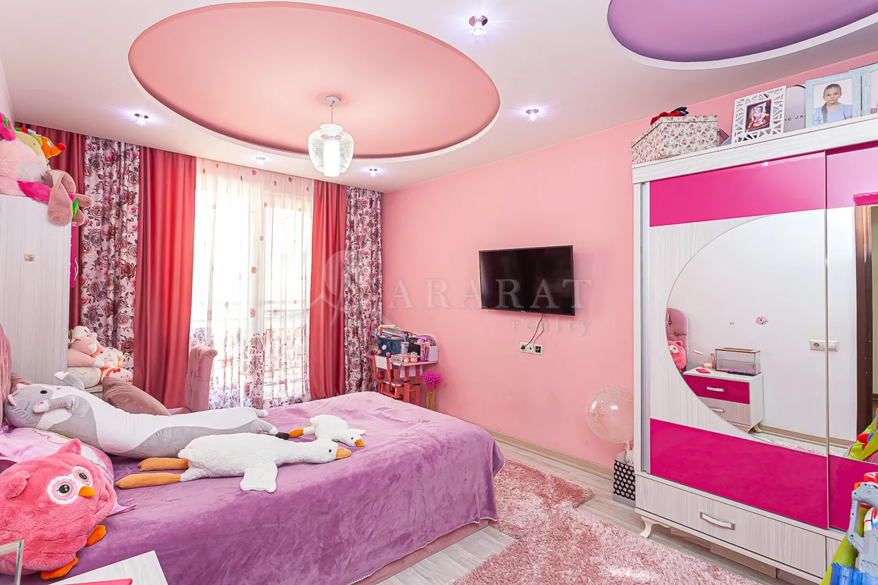 4 bedroom apartment for sale Nalbandyan St, Center Yerevan, 158810