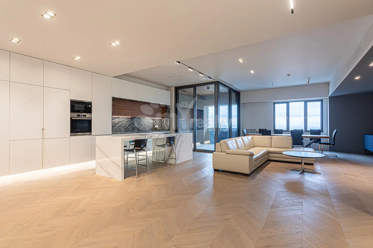 4 սենյականոց բնակարան  Պուշկինի փող, Կենտրոն Երևան, 157582