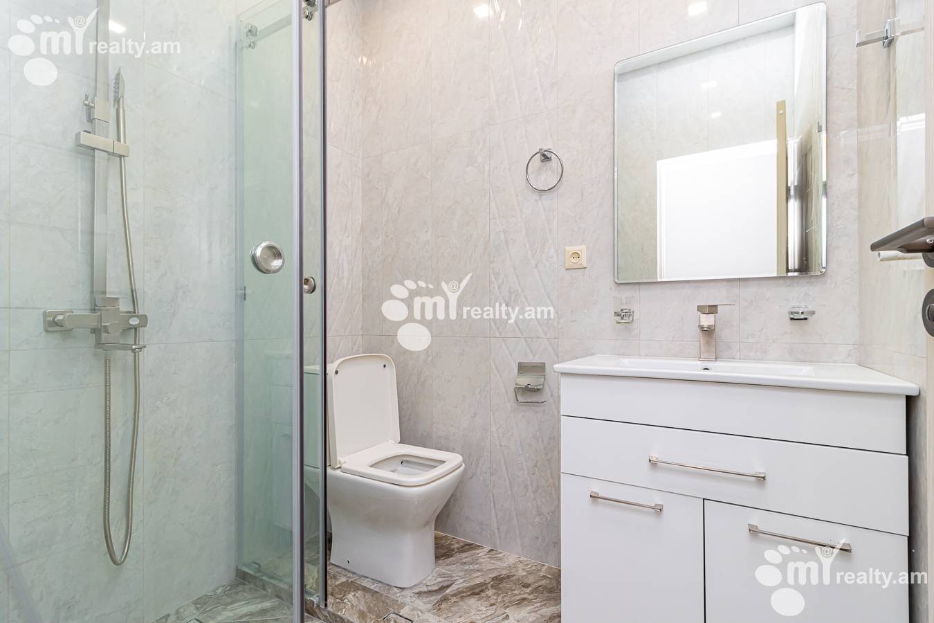 2 սենյականոց բնակարան  Դ. Դեմիրճյան փող, Կենտրոն Երևան, 143813