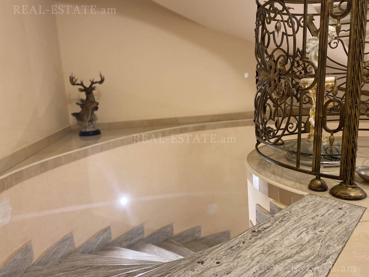 Купить дом Таиров ул., Центр Ереван, 118399