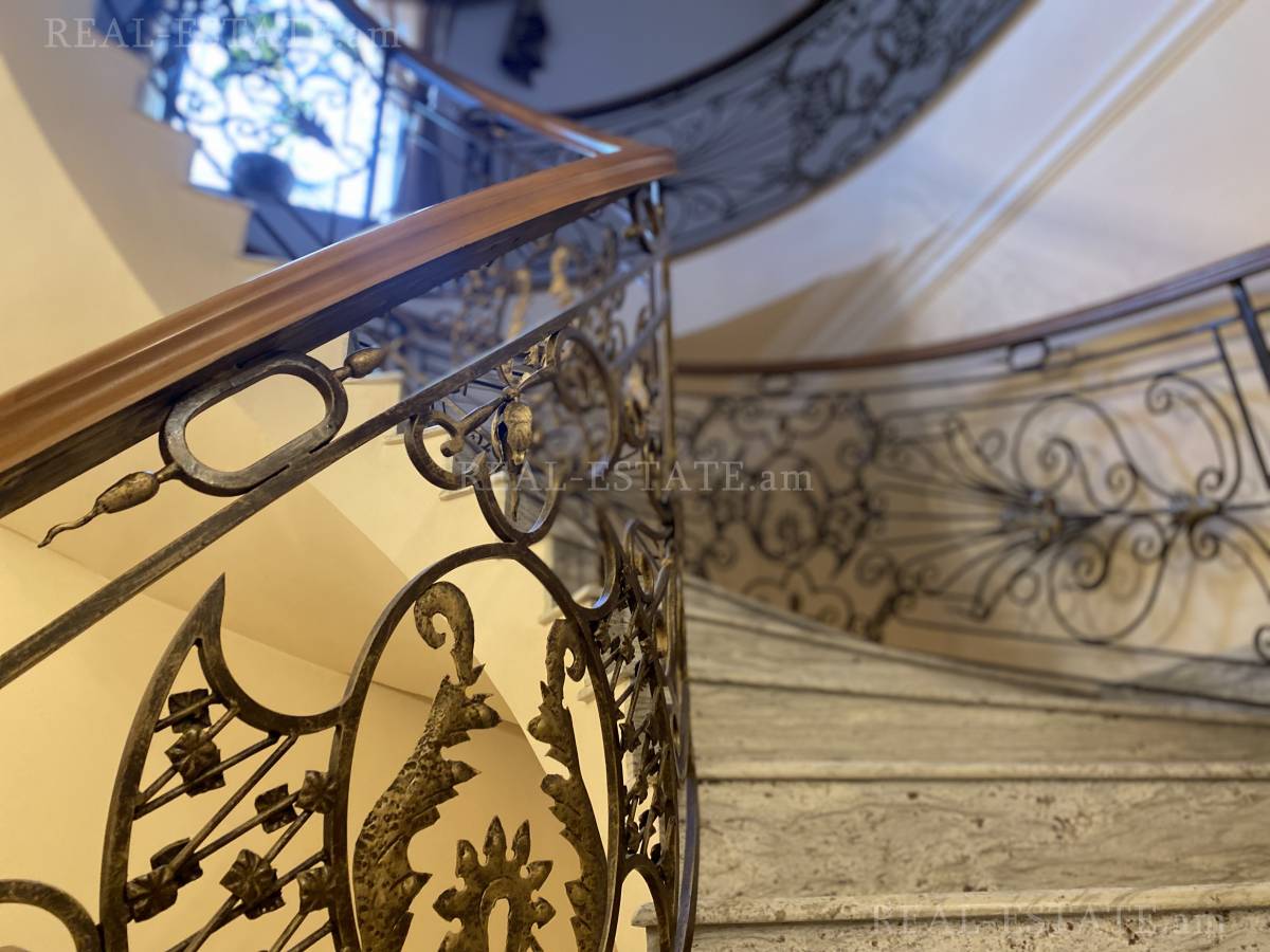 Купить дом Таиров ул., Центр Ереван, 118399