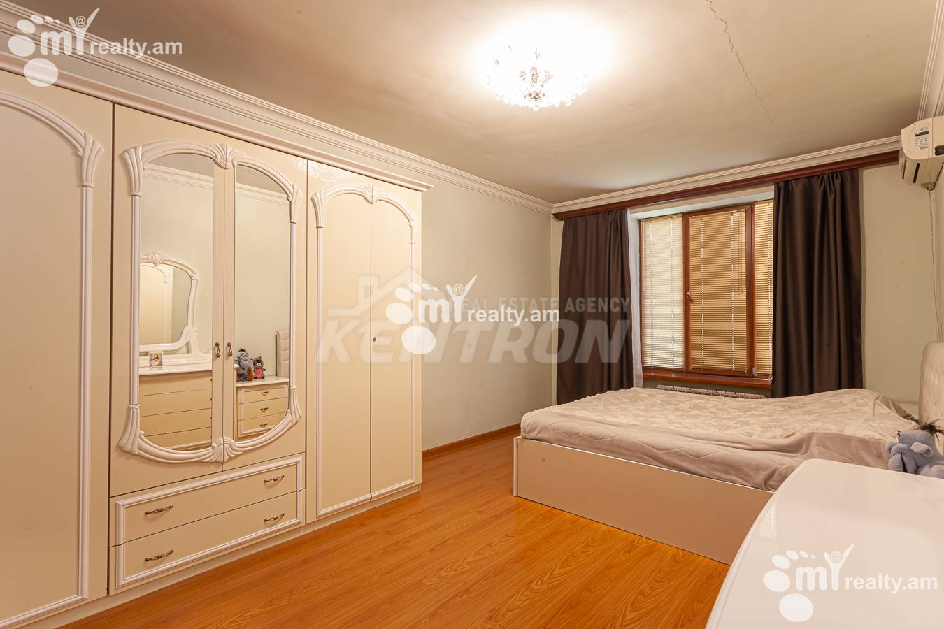 3 սենյականոց բնակարան  Աբովյան փող, Կենտրոն Երևան, 155439