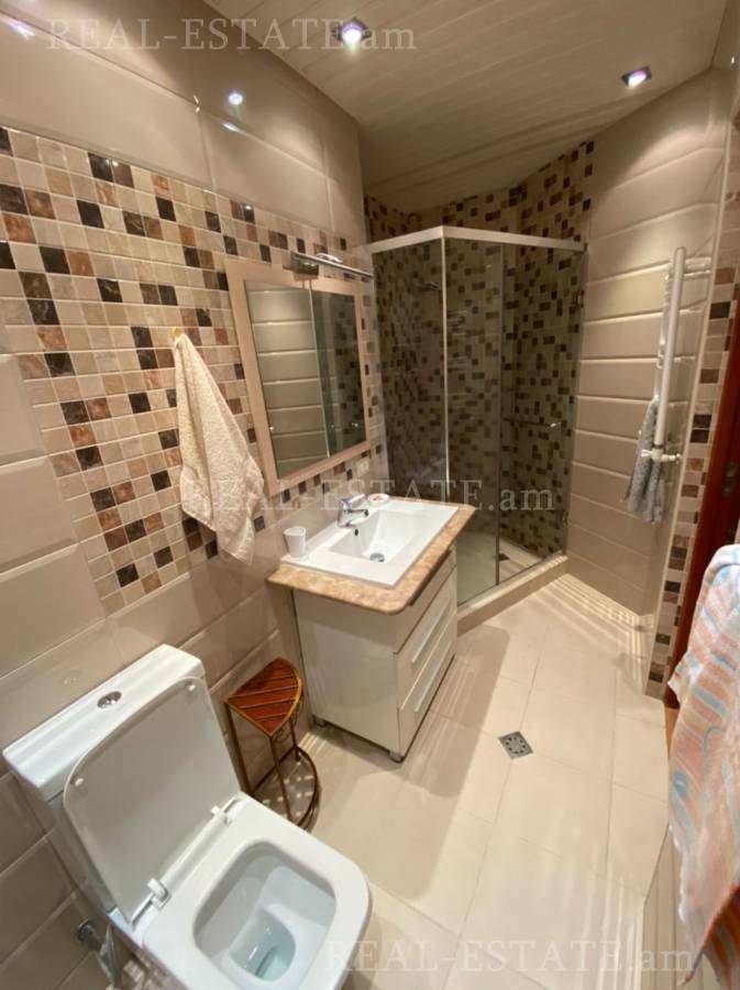 4 bedroom apartment for sale Aram St, Center Yerevan, 126984