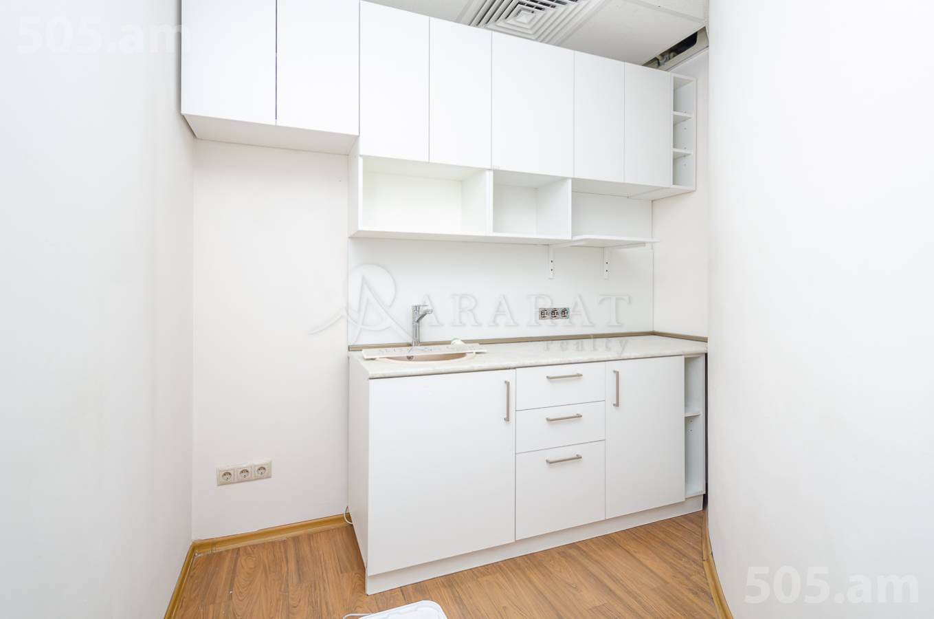 Снять коммерческoе помещение Г.Лусаворич ул, Центр Ереван, 153218