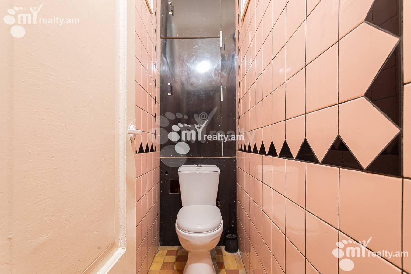 3 սենյականոց բնակարան  Չարենցի փող, Կենտրոն Երևան, 157035