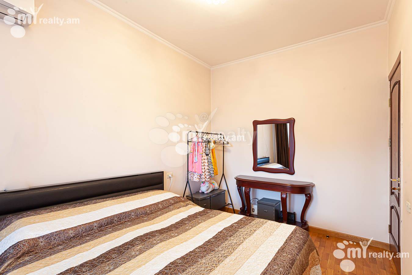3 սենյականոց բնակարան  Ամիրյան փող, Կենտրոն Երևան, 155140