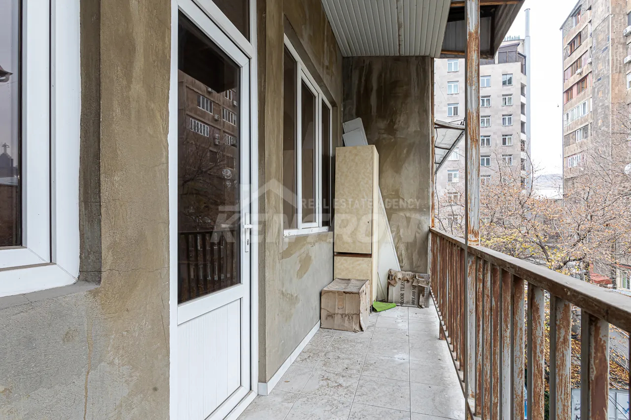 4 bedroom apartment for sale Isahakyan St, Center Yerevan, 158231