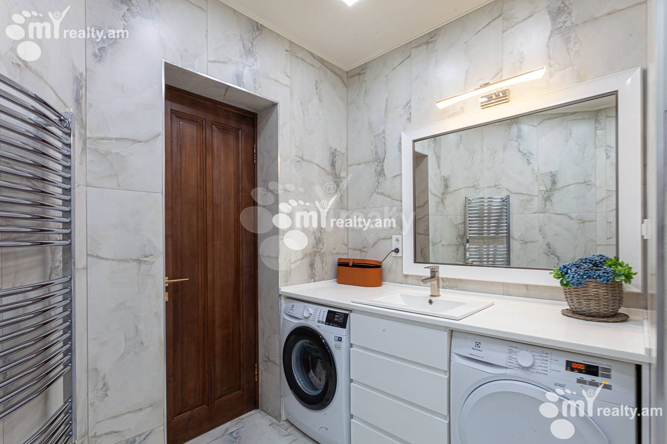 3 bedroom apartment for sale خیابان آنتارایین, مرکز شهر ایروان, 138312