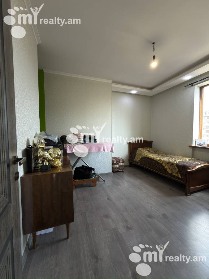 4 bedroom apartment for sale خیابان ا. آوِتیسیان, عربگیر ایروان, 160137