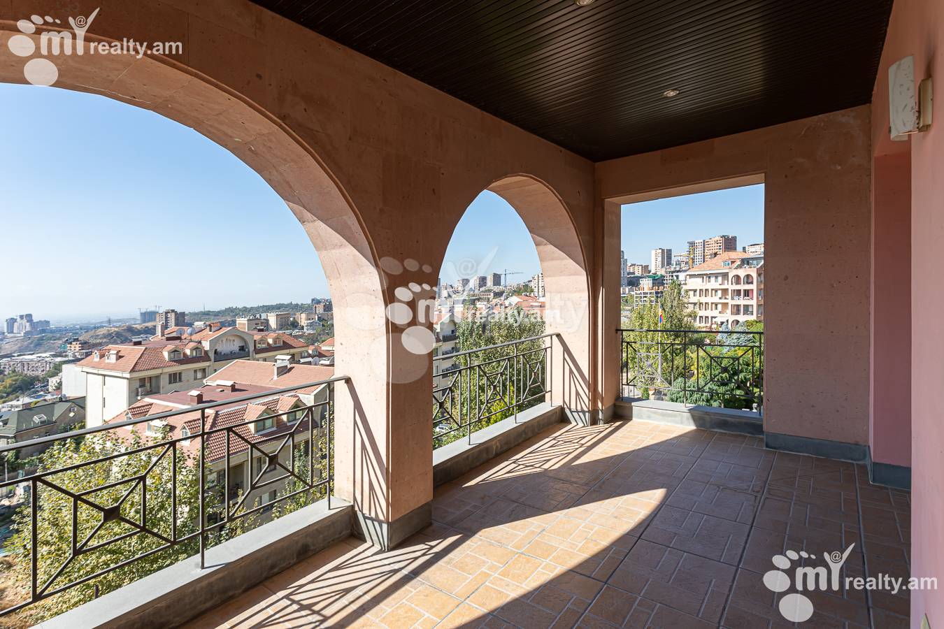 3 bedroom apartment for rent Antarayin St, Center Yerevan, 157000