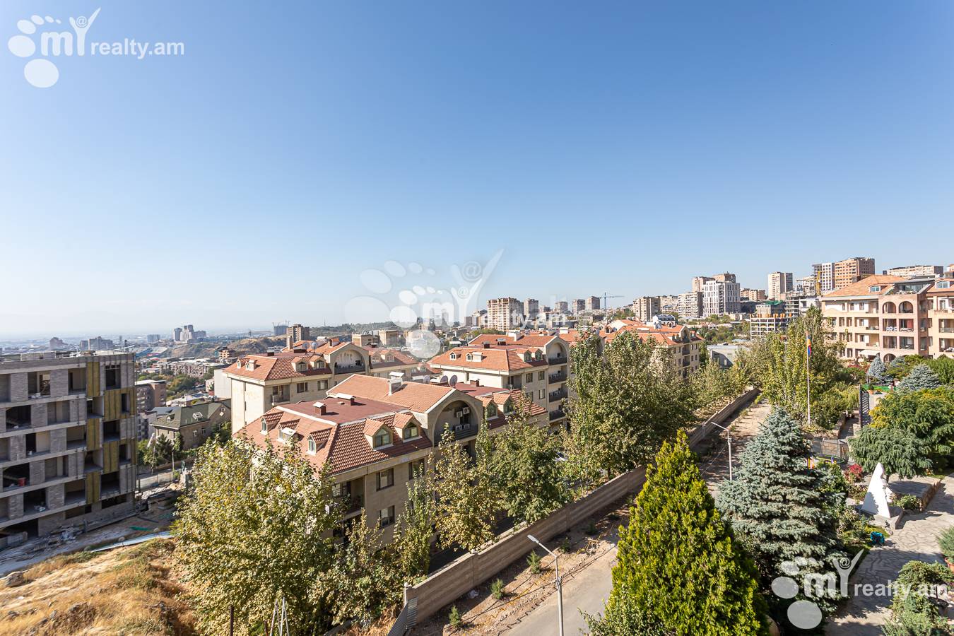 3 bedroom apartment for rent Antarayin St, Center Yerevan, 157000