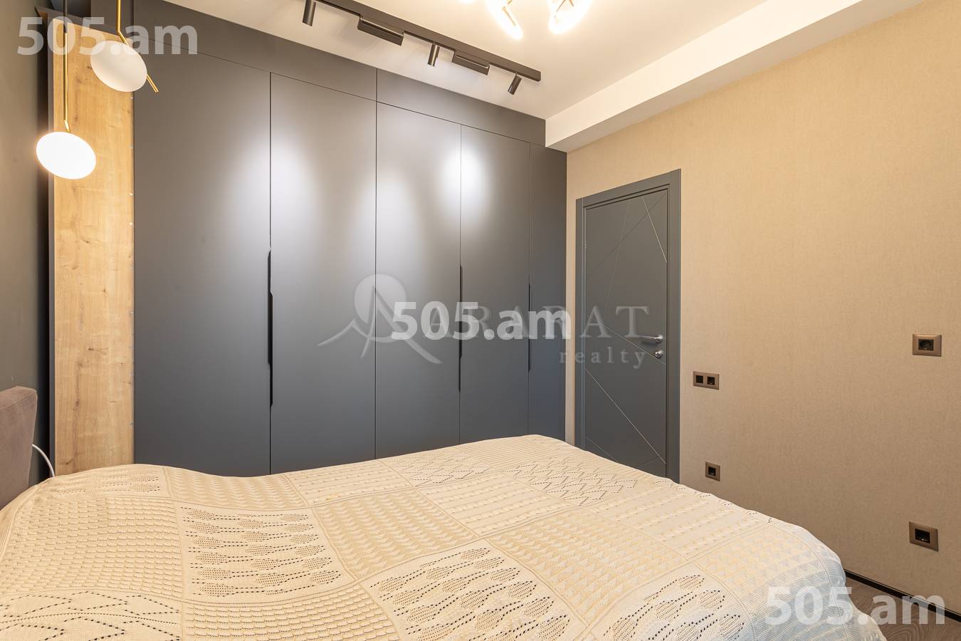 5 bedroom apartment for sale خیابان آنتارایین, مرکز شهر ایروان, 156281