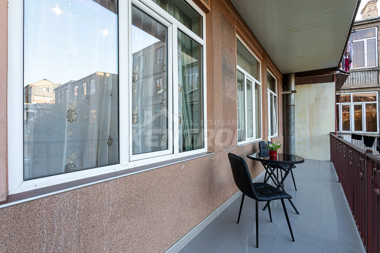 3 սենյականոց բնակարան  Աբովյան փող, Կենտրոն Երևան, 158367