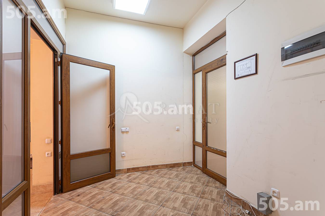 Commercial for rent خیابان اِ. کوچار, مرکز شهر ایروان, 156375