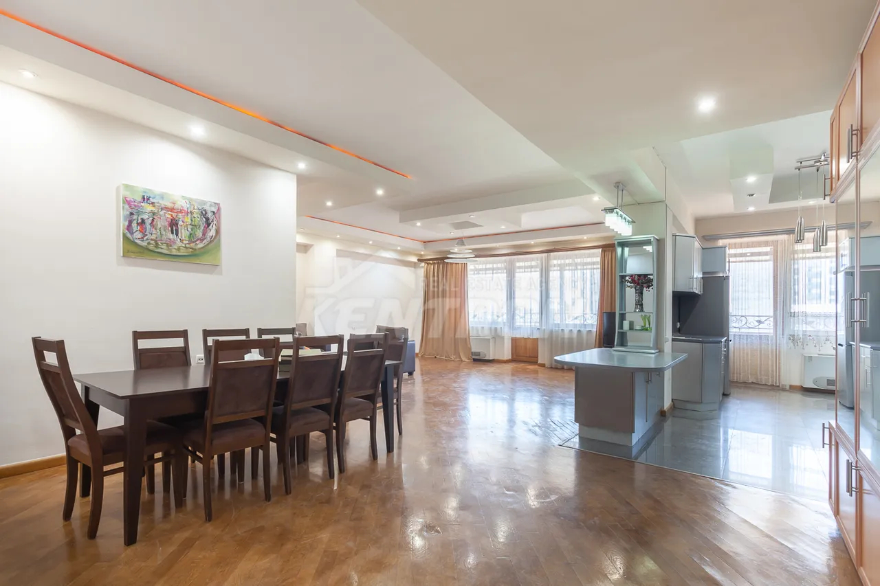 3 bedroom apartment for sale (خیابان نورترن (شمالی, مرکز شهر ایروان, 159096