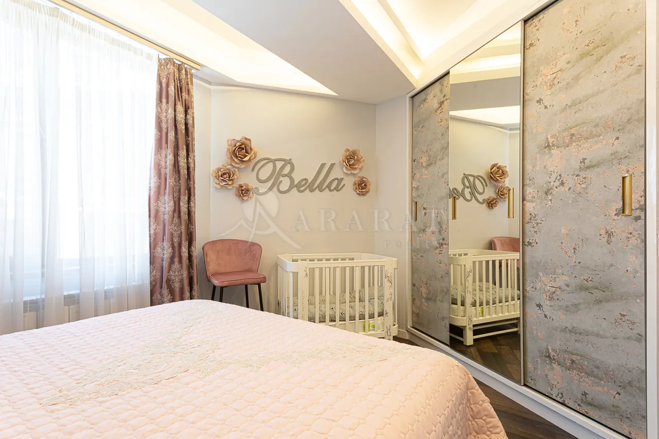 4 bedroom apartment for sale خیابان کیِفیان, عربگیر ایروان, 157369