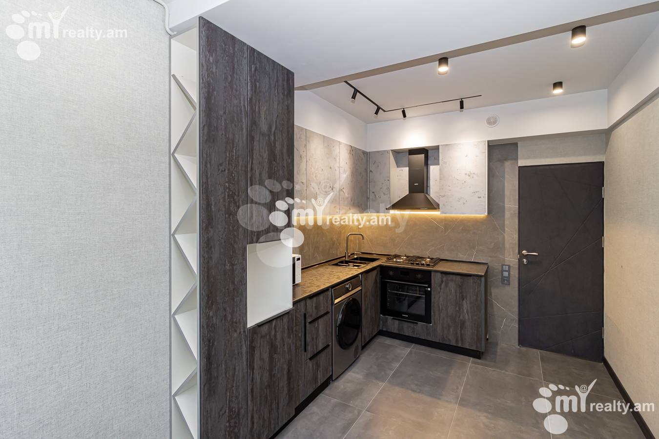 2 bedroom apartment for sale خیابان م. خورِناتسی, مرکز شهر ایروان, 144875