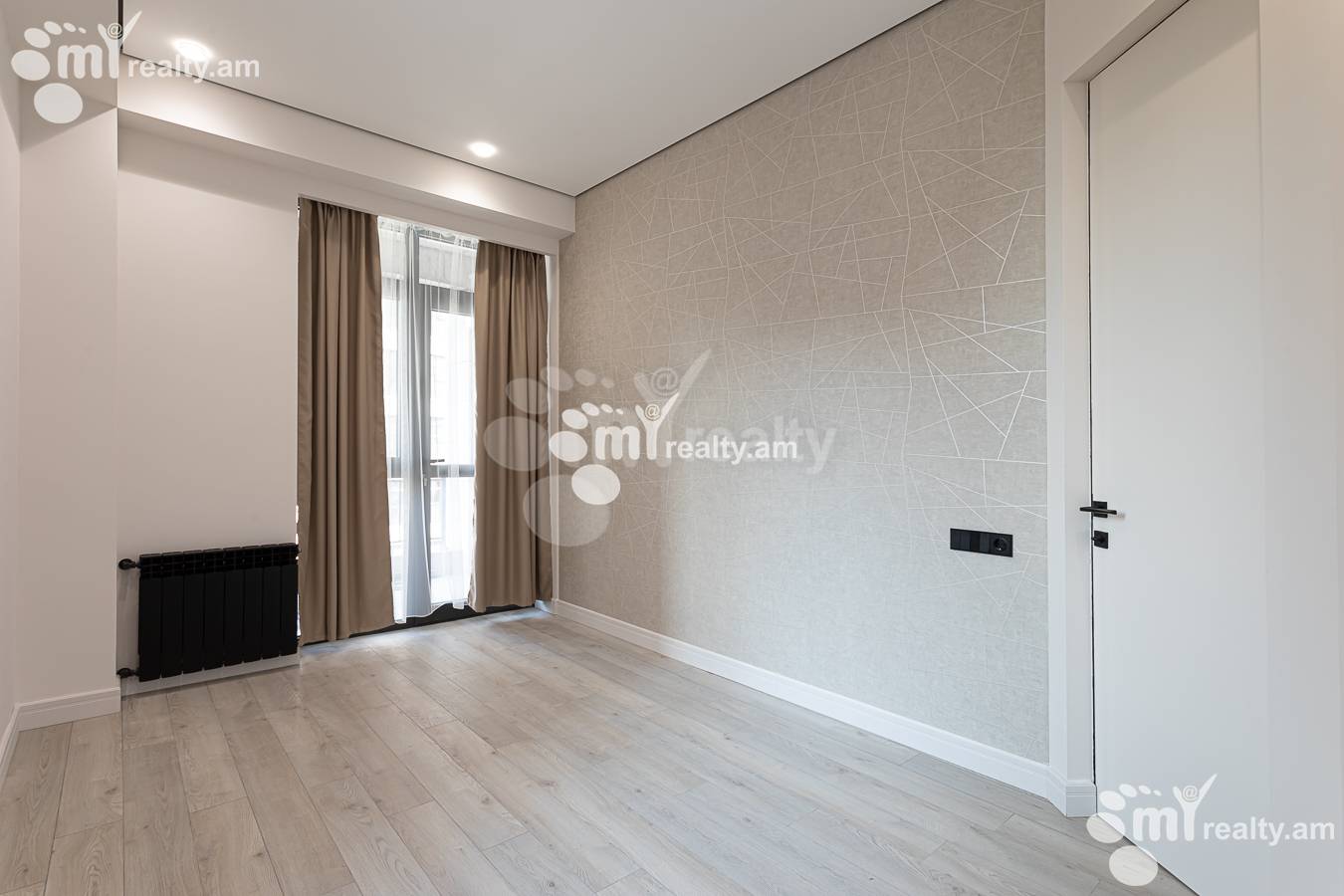 Купить 2 комнатную квартиру Аршакуняц пр, Центр Ереван, 156409