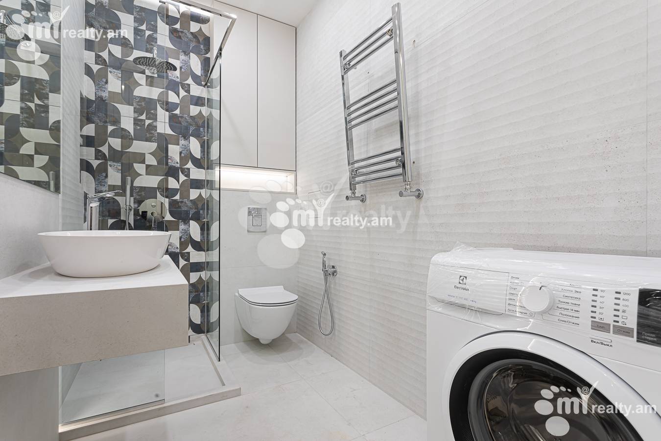 Купить 2 комнатную квартиру Аршакуняц пр, Центр Ереван, 156409