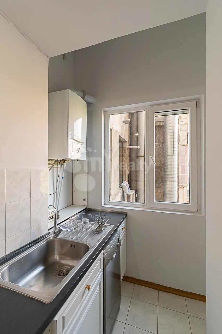 3 bedroom apartment for rent Moskovyan St, Center Yerevan, 161727