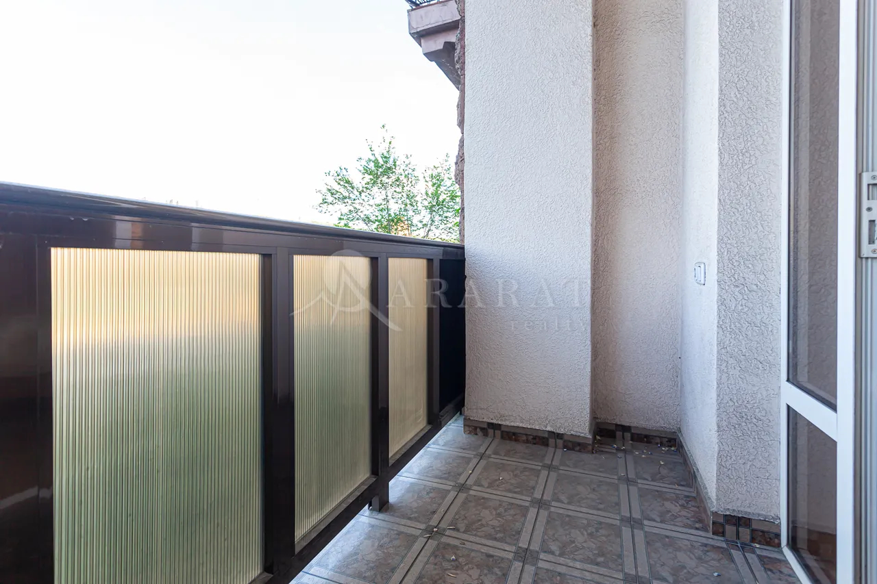 4 bedroom apartment for sale خیابان خانجیان, مرکز شهر ایروان, 161921