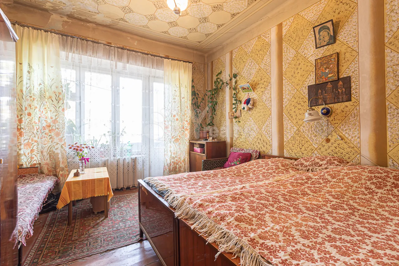 3 bedroom apartment for sale Khanjyan St, Center Yerevan, 157735
