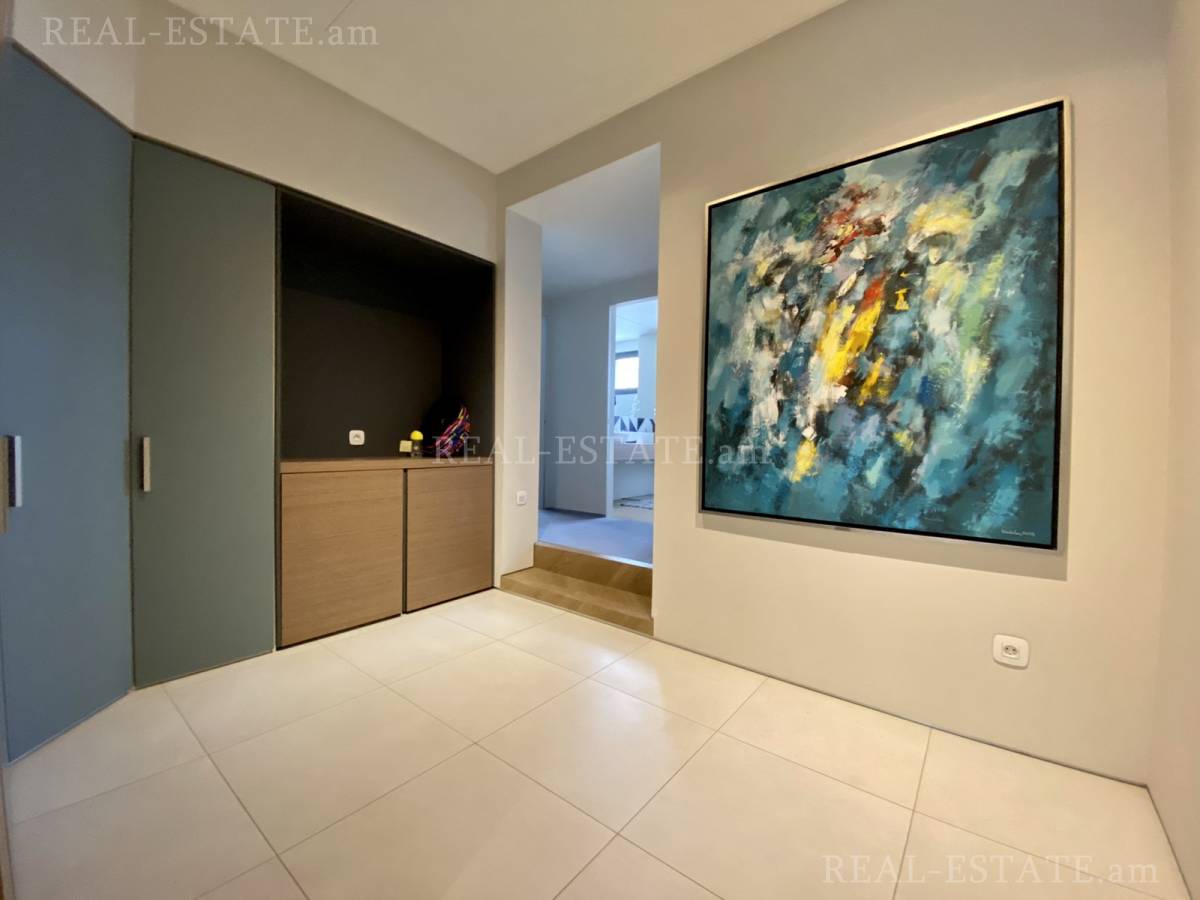 Купить 4 комнатную квартиру Антараин ул, Центр Ереван, 107579