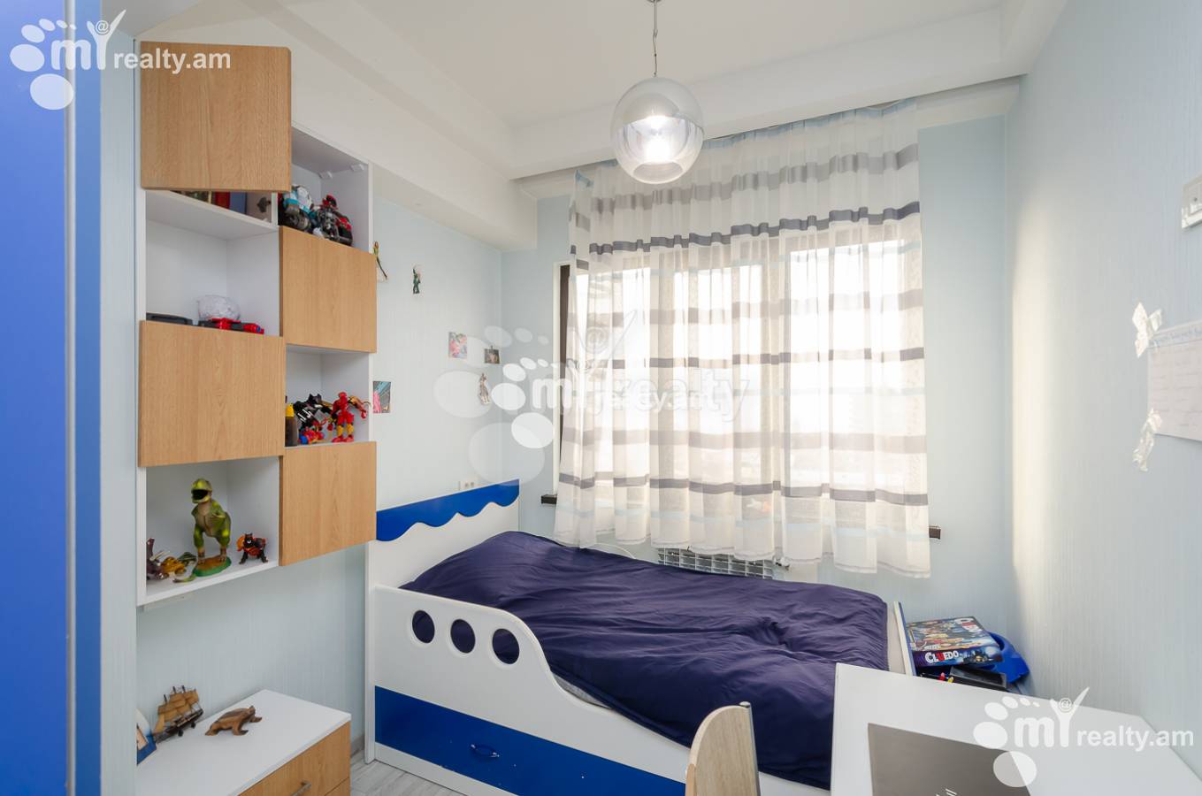 Купить 4 комнатную квартиру Сарян ул, Центр Ереван, 142967