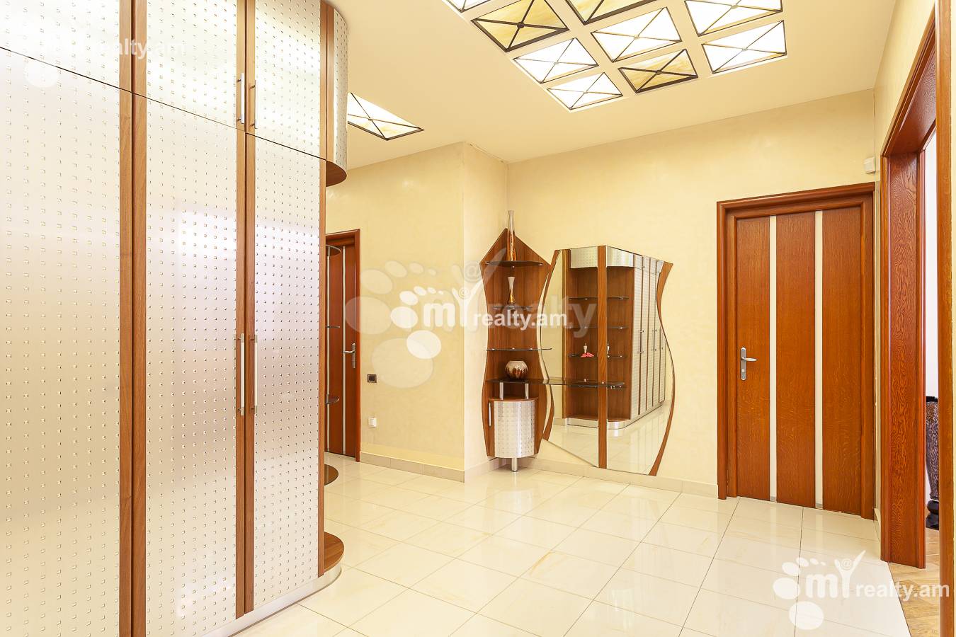 Купить 4 комнатную квартиру Пушкин ул, Центр Ереван, 145795