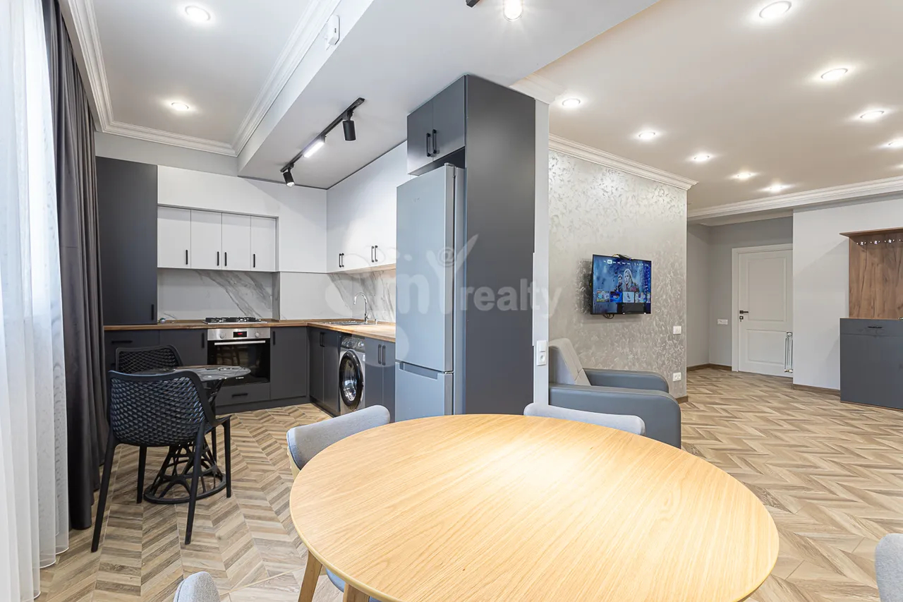 3 bedroom apartment for rent Saryan St, Center Yerevan, 161926