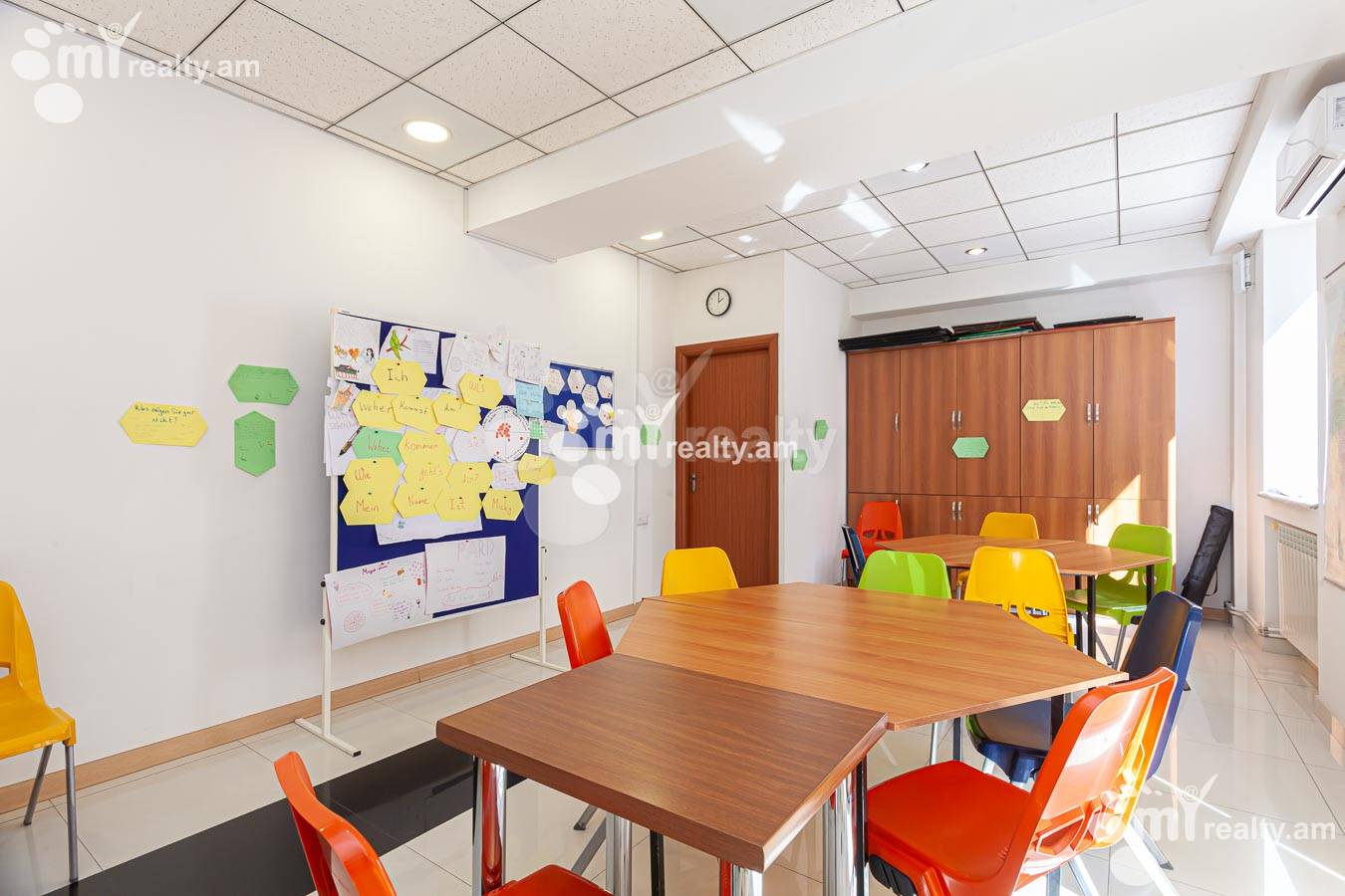 Снять коммерческoе помещение Мгер Мкртчян ул, Центр Ереван, 156329
