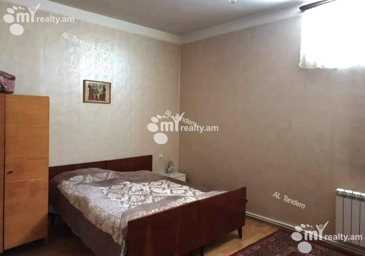 House for sale Aghyusagorcner  St, Center Yerevan, 147995