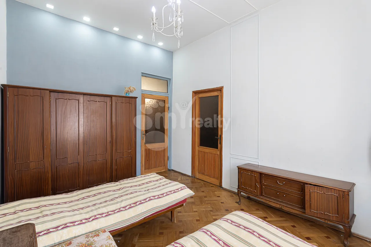 5 bedroom apartment for sale خیابان ابوویان, مرکز شهر ایروان, 159581