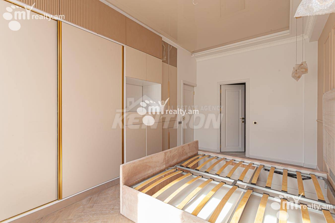 Купить 4 комнатную квартиру Адонц ул, Арабкир Ереван, 155048