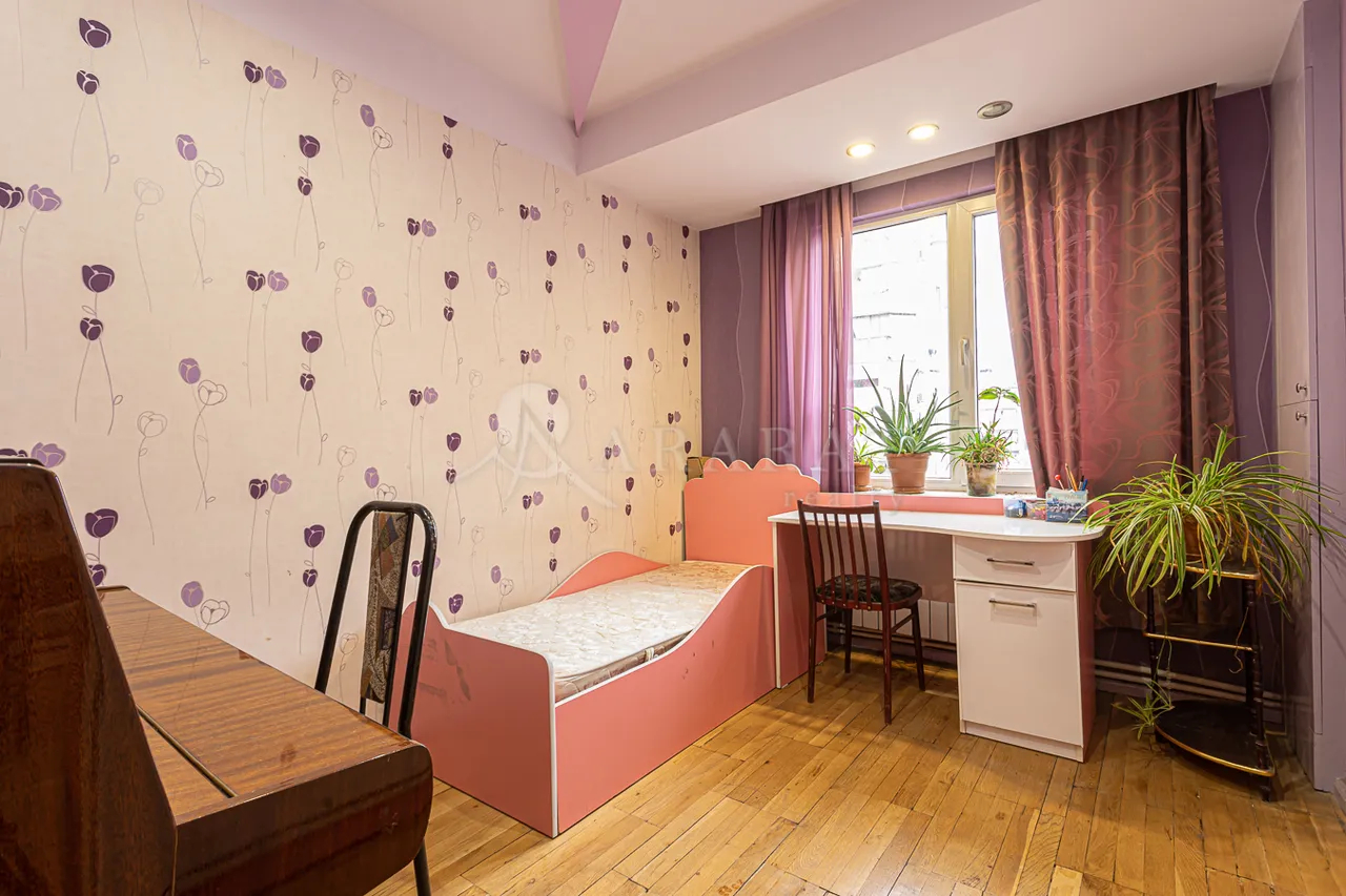 3 bedroom apartment for sale E. Qochar St, Center Yerevan, 157683