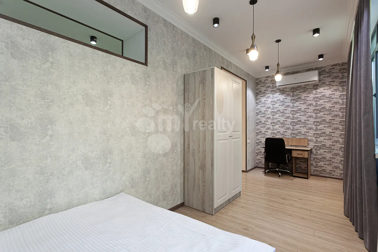 3 bedroom apartment for rent Saryan St, Center Yerevan, 160473
