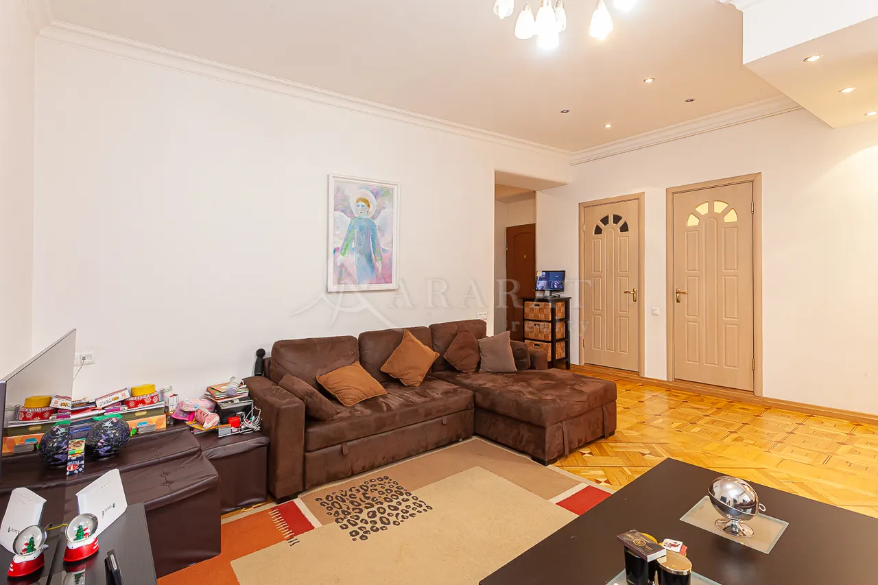 3 bedroom apartment for sale خیابان پوشکین, مرکز شهر ایروان, 158495