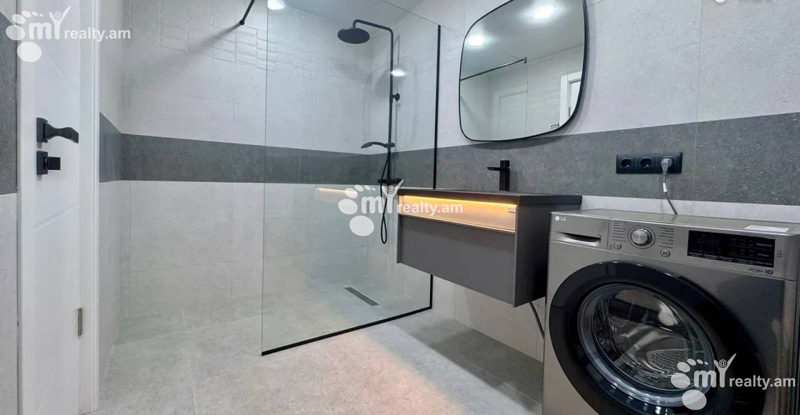 3 bedroom apartment for sale Paronyan St, Center Yerevan, 156576