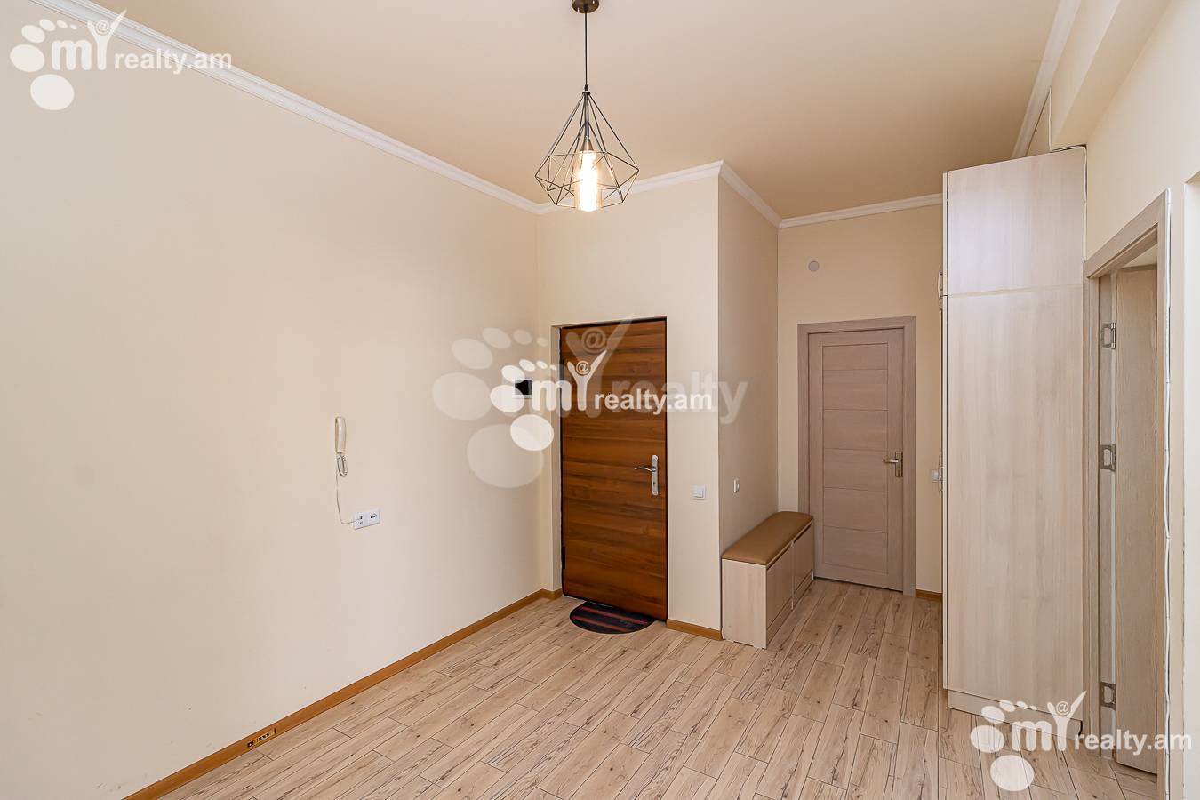 3 սենյականոց բնակարան  Ծարավ Աղբյուրի փող., Ավան Երևան, 148129