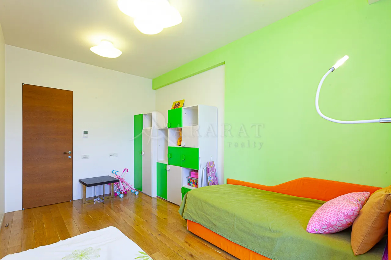 4 սենյականոց բնակարան վարձով Վարդանանց փող, Կենտրոն Երևան, 158841