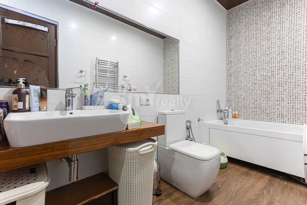 3 bedroom apartment for sale rue d'Amiryan, Center Yerevan, 160794